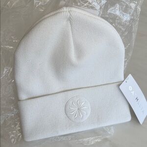 Athleta Knit Hat white. Really soft comfy. NWT
